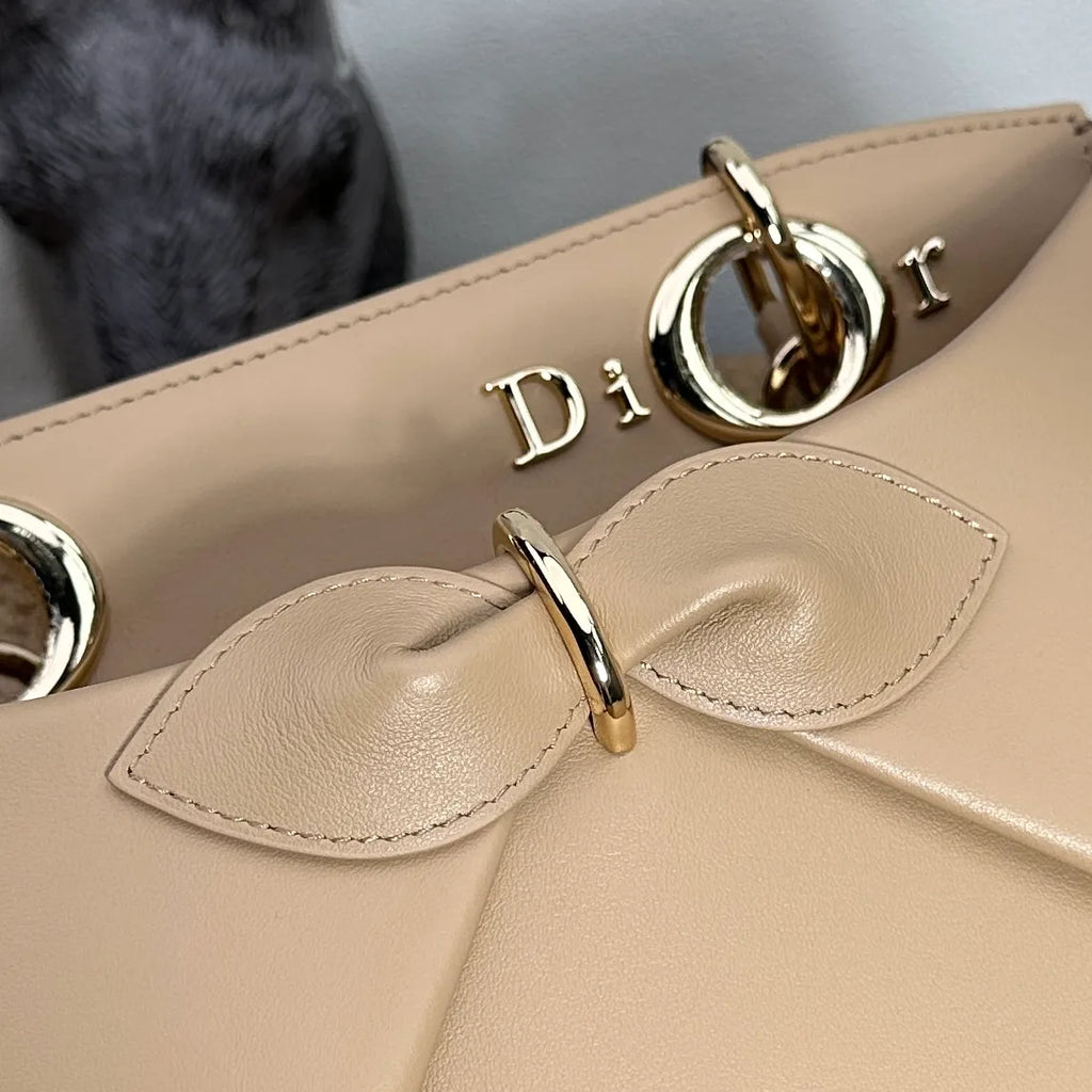 Bow-tie 11 in Tote Bag 0737