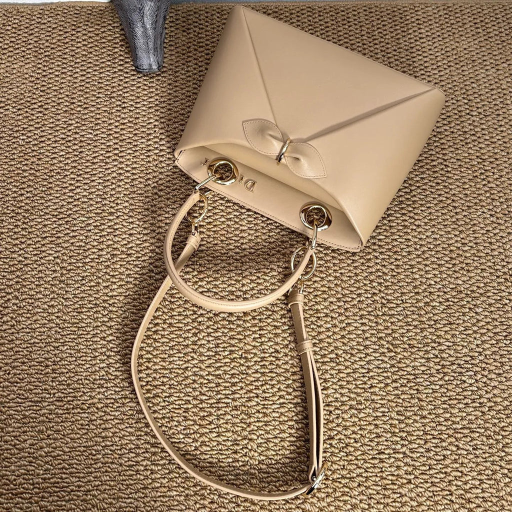 Bow-tie 11 in Tote Bag 0737