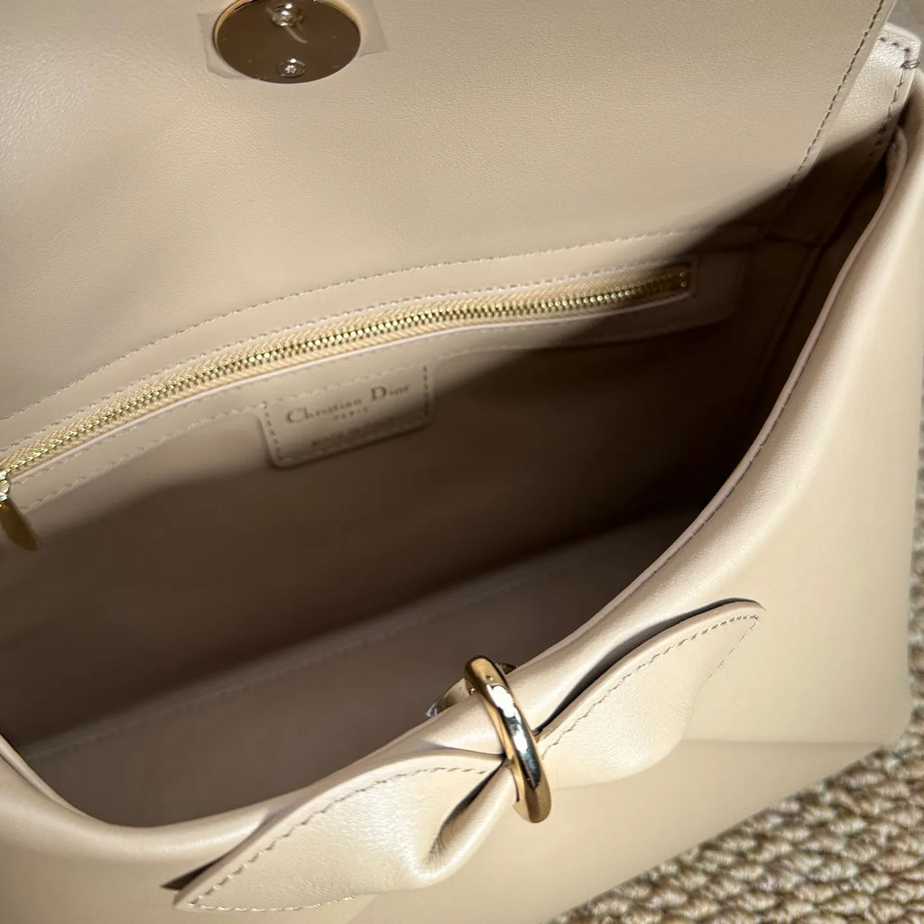 Bow-tie 11 in Tote Bag 0737