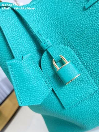Capucines Souple 15 in Leather Bag M27261