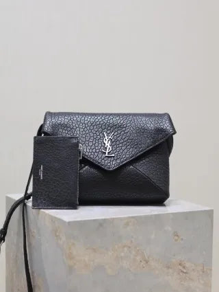 Cassandra 9.1 in Lambskin Messenger Bag 801490