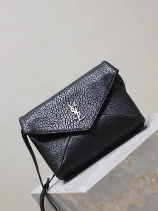 Cassandra 9.1 in Lambskin Messenger Bag 801490