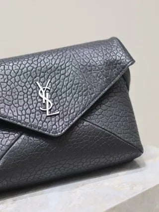 Cassandra 9.1 in Lambskin Messenger Bag 801490