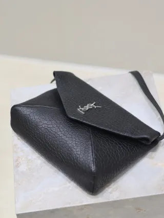 Cassandra 9.1 in Lambskin Messenger Bag 801490