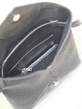 Cassandra 9.1 in Lambskin Messenger Bag 801490