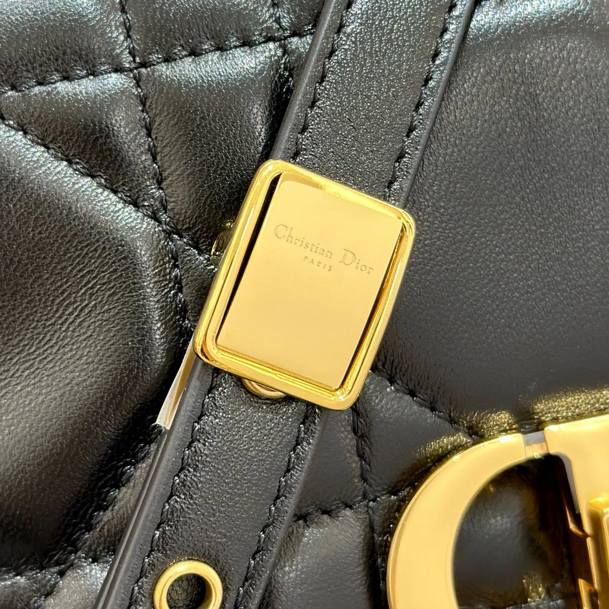 CD Caro 20 Cannage Chain Shoulder Bag Black 135379