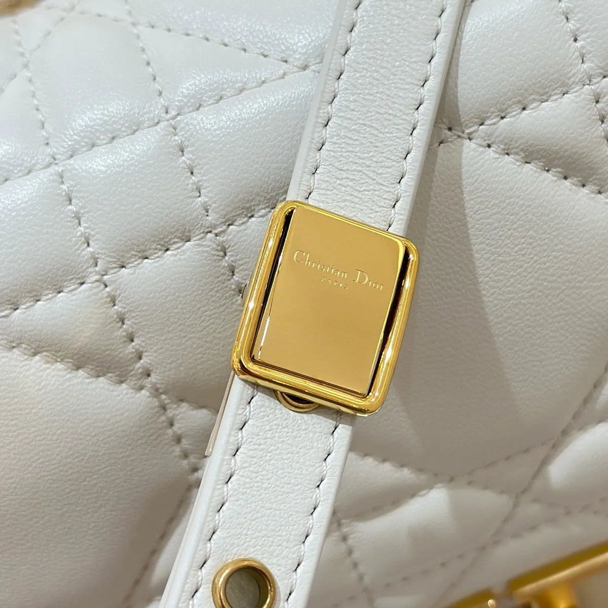 CD Caro Cannage Chain Shoulder Bag White 135384