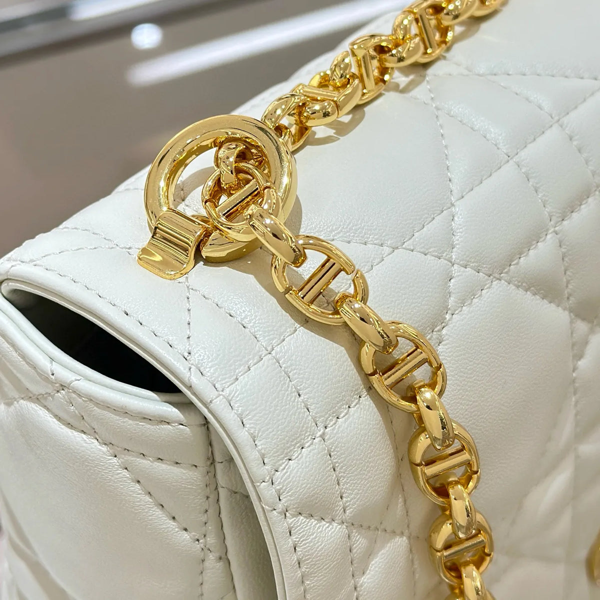 CD Caro Cannage Chain Shoulder Bag White 135384