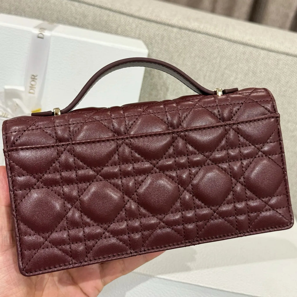 CD-WOC Jujube Red Pearl Chain Shoulder Bag 135437