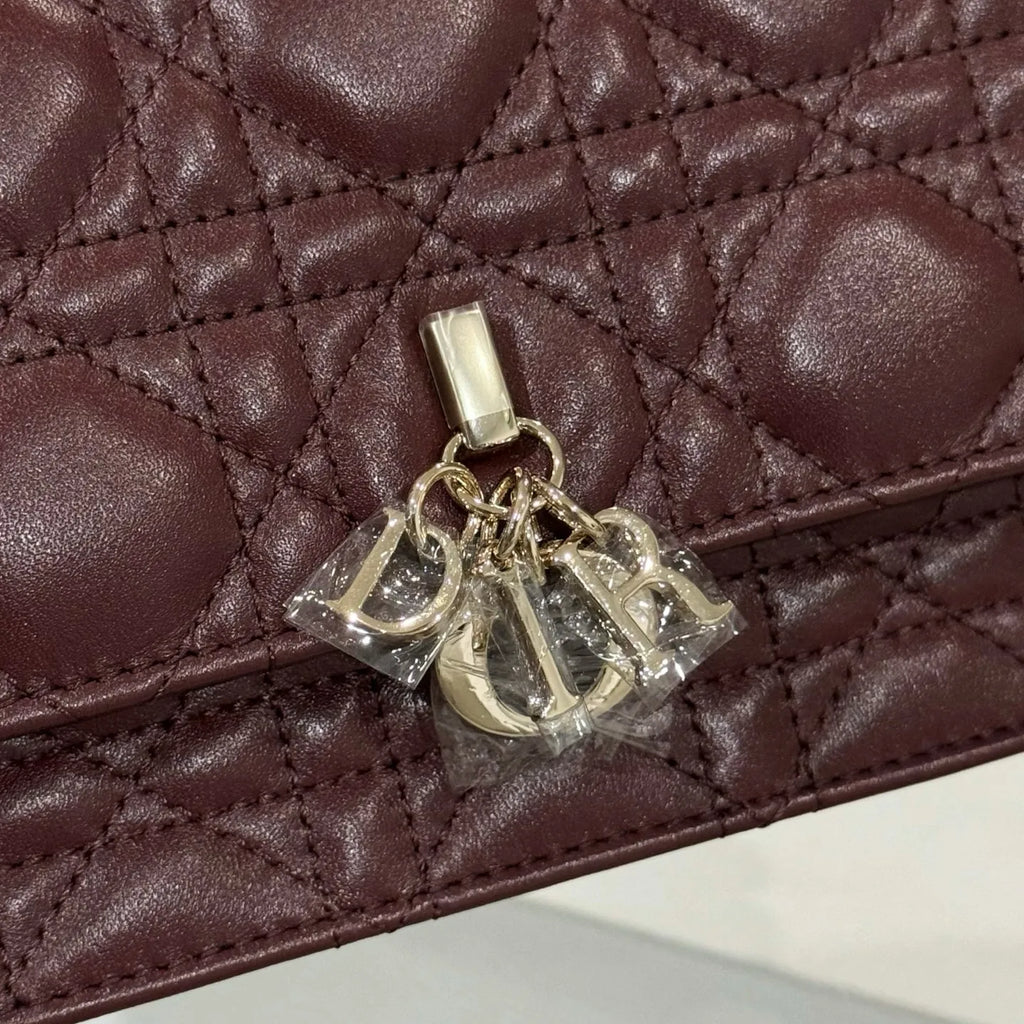 CD-WOC Jujube Red Pearl Chain Shoulder Bag 135437