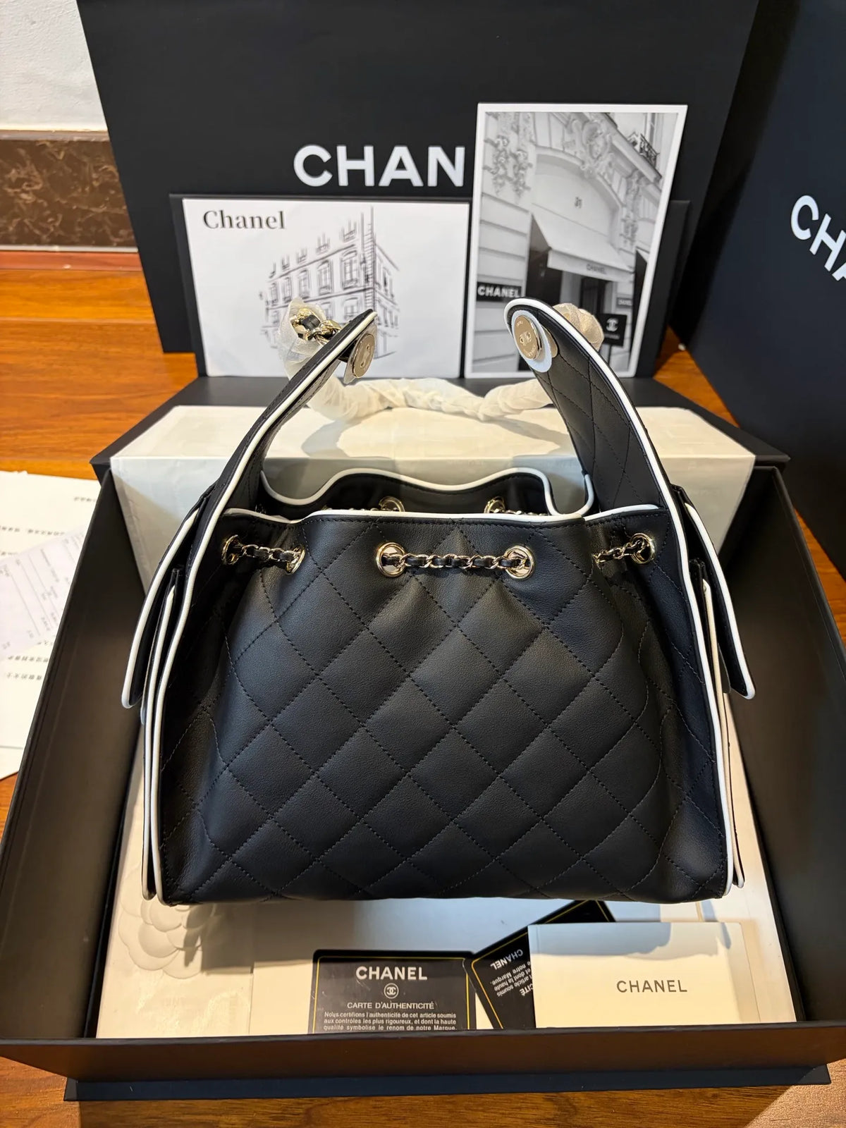 25 Black and White Handbag 805637