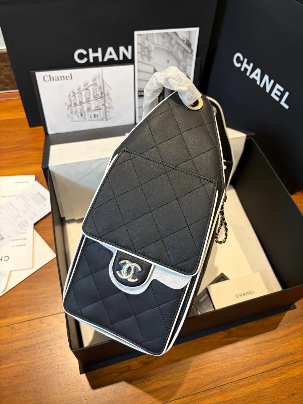25 Black and White Handbag 805637