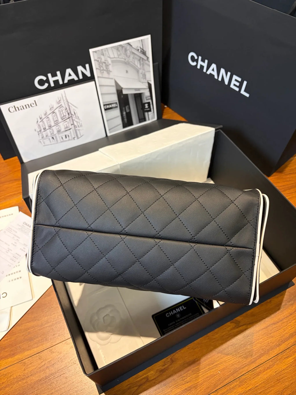 25 Black and White Handbag 805637