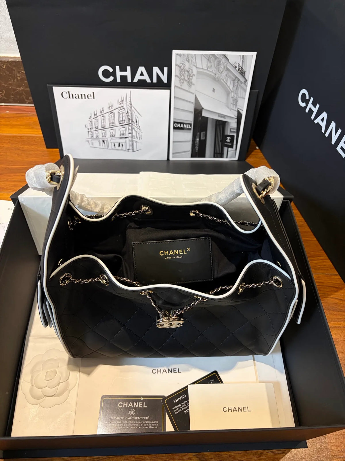 25 Black and White Handbag 805637