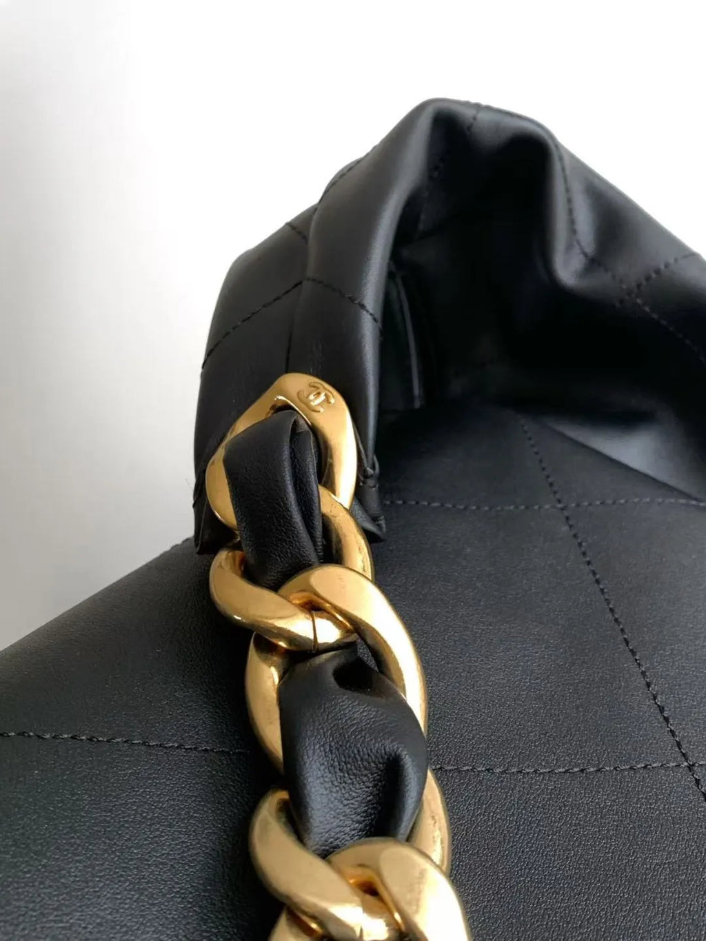 Chanel 25 Hobo Bag Leather AS5839