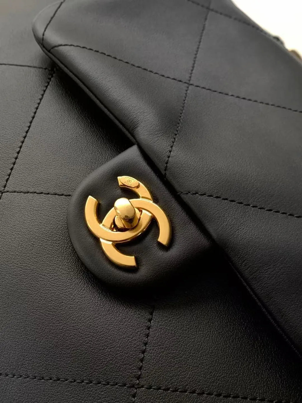 Chanel 25 New Hobo Underarm Handbag Leather AS5834