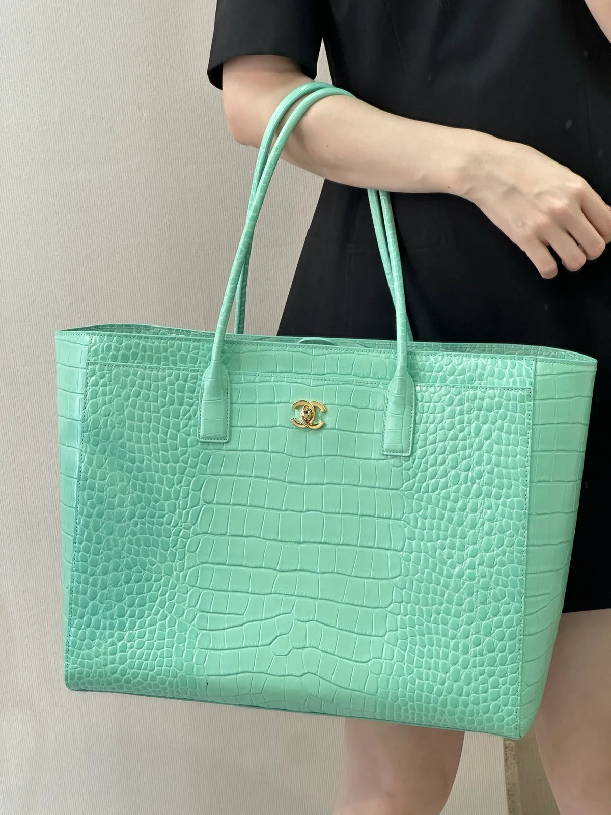 CHANEL 26 Cerf Leather Tote Bag