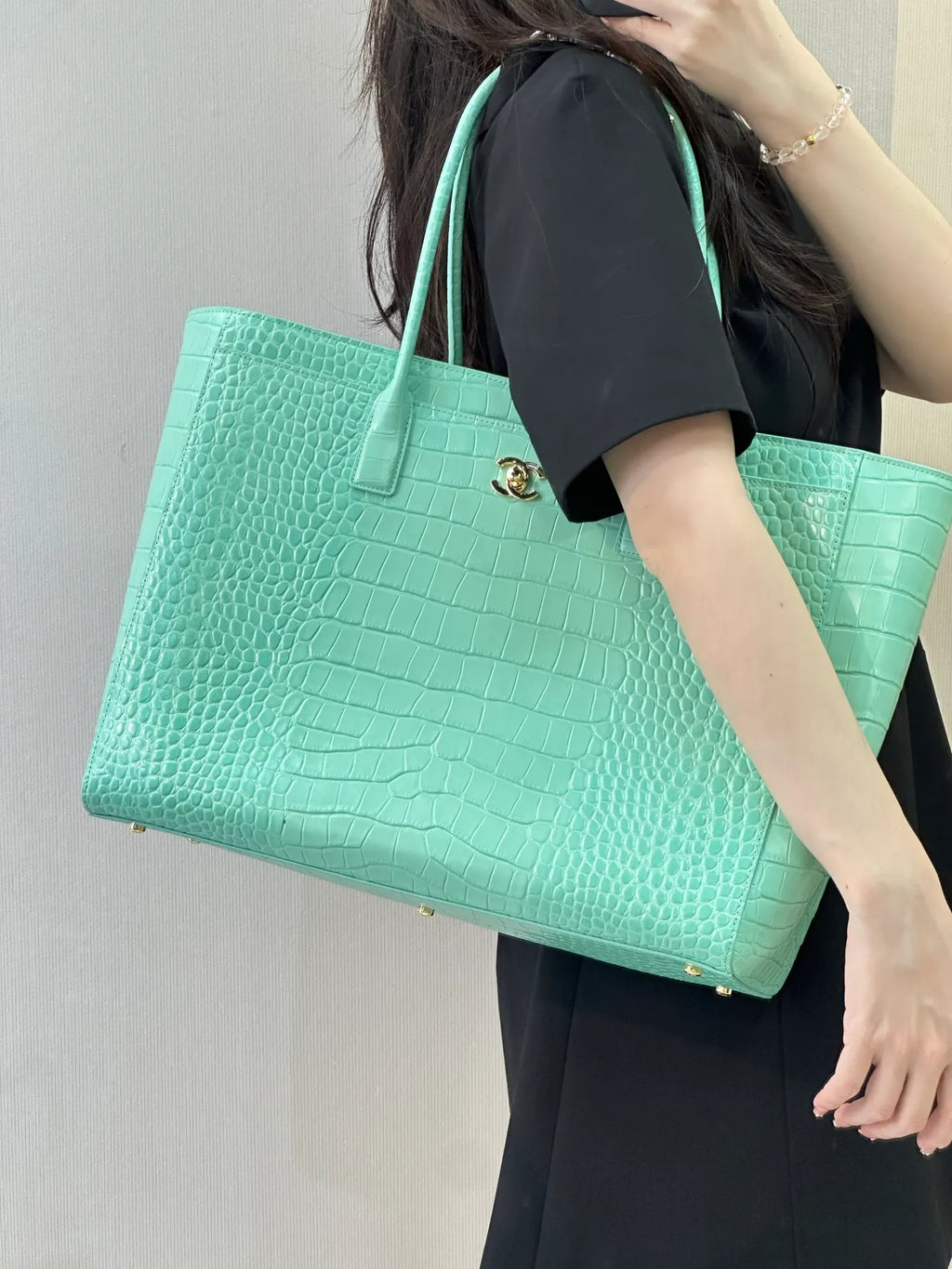 CHANEL 26 Cerf Leather Tote Bag