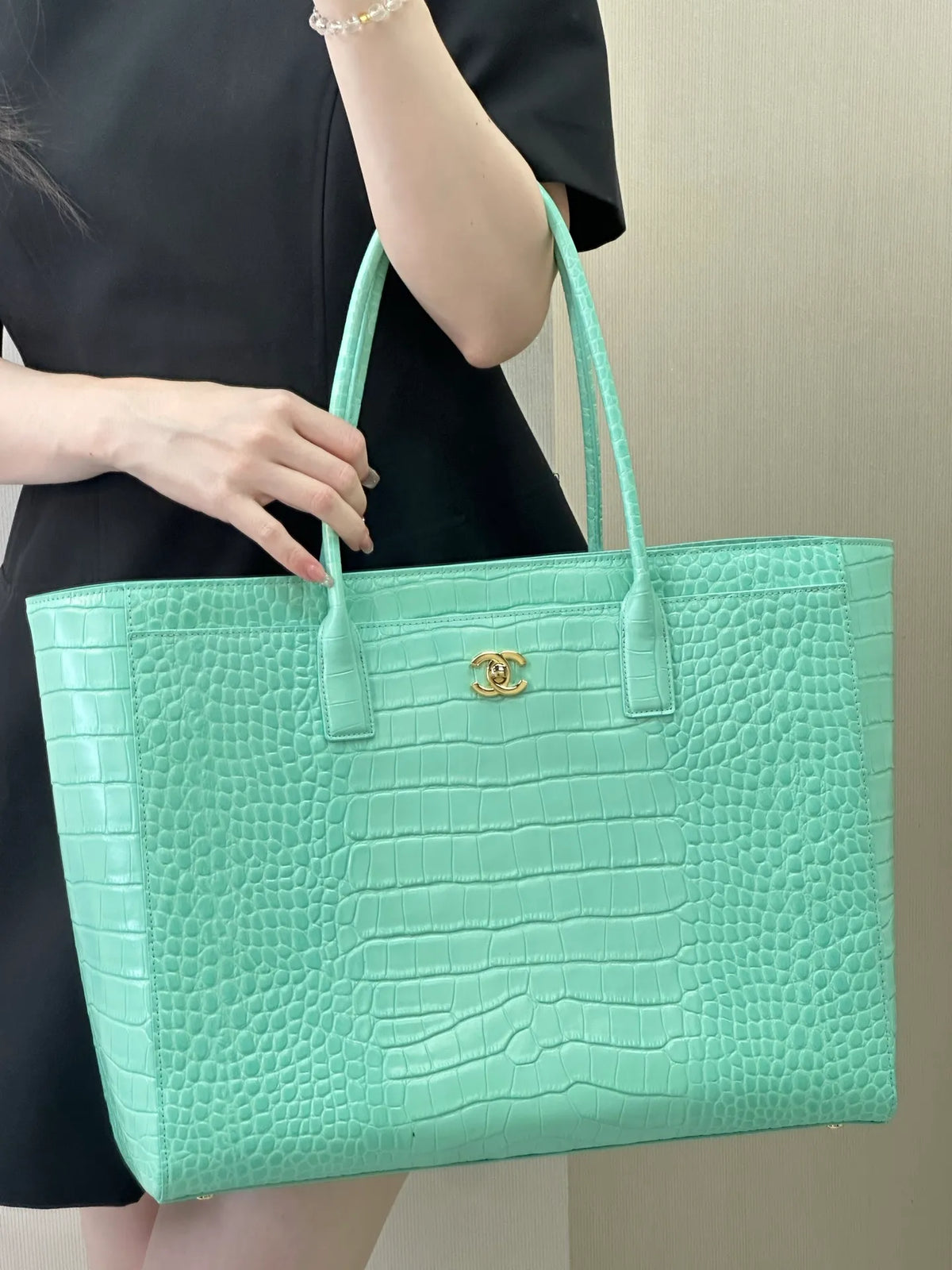 CHANEL 26 Cerf Leather Tote Bag
