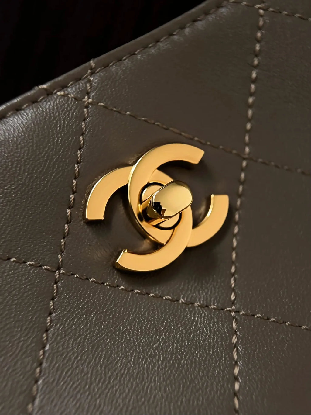 CHANEL 26B Lucky Bag Tote AS6495