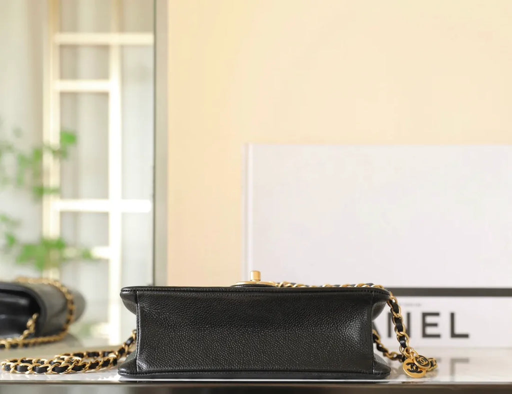 Chanel Caviar Pendant Flap Bag Calfskin Leather R-861