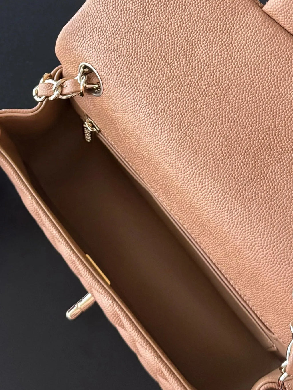 CHANEL Classic Flap Bag