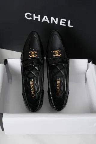 Chanel Pointed Toe Patent Leather Dress Shoes 298587