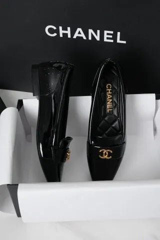 Chanel Pointed Toe Patent Leather Dress Shoes 298587
