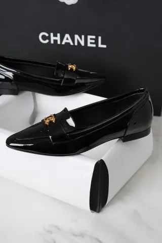 Chanel Pointed Toe Patent Leather Dress Shoes 298587