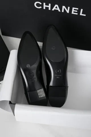 Chanel Pointed Toe Patent Leather Dress Shoes 298587