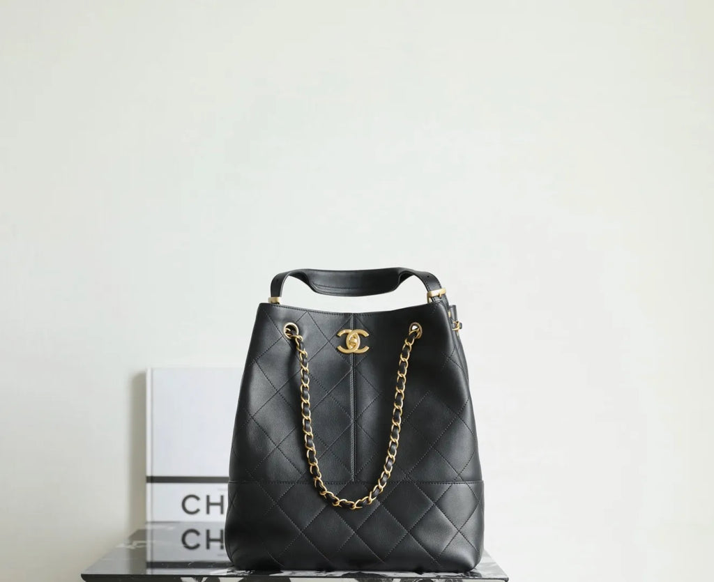 CHANEL Shoulder Bag