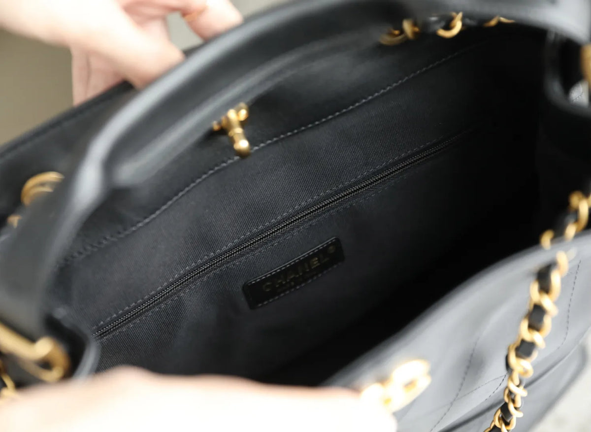 CHANEL Shoulder Bag