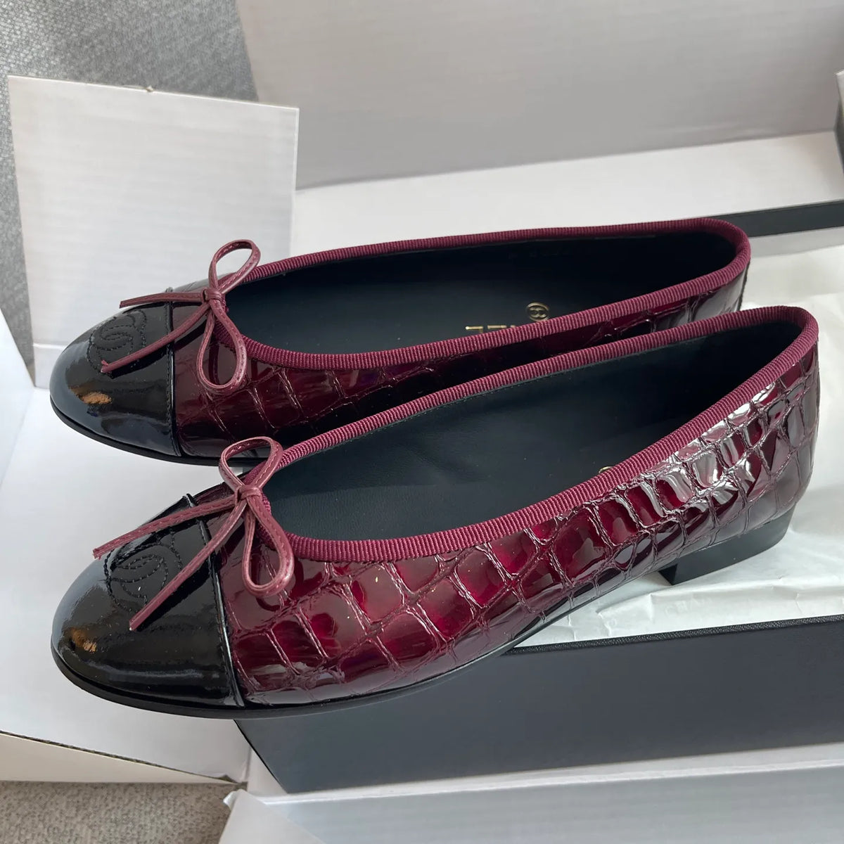 Chanel Women's Ballet Flats Crocodile-Embossed Leather 327229