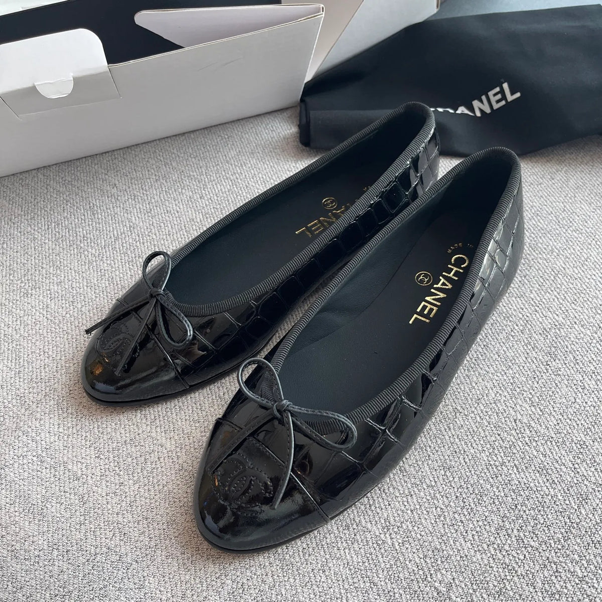 Chanel Women's Ballet Flats Crocodile-Embossed Leather 327233