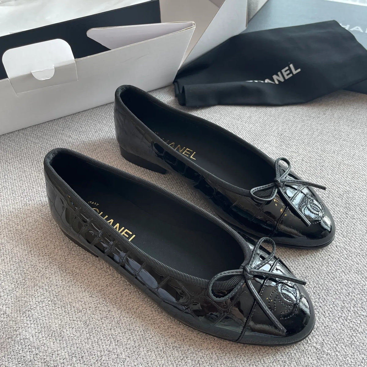 Chanel Women's Ballet Flats Crocodile-Embossed Leather 327233