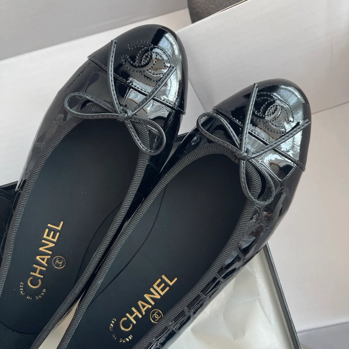 Chanel Women's Ballet Flats Crocodile-Embossed Leather 327233