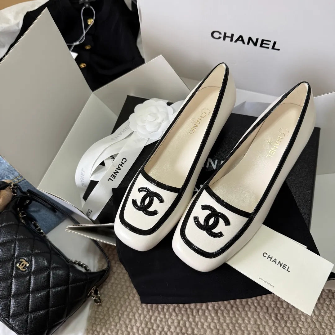 Chanel Women's Square Toe Double C Ballet Flats Patent Leather 385265