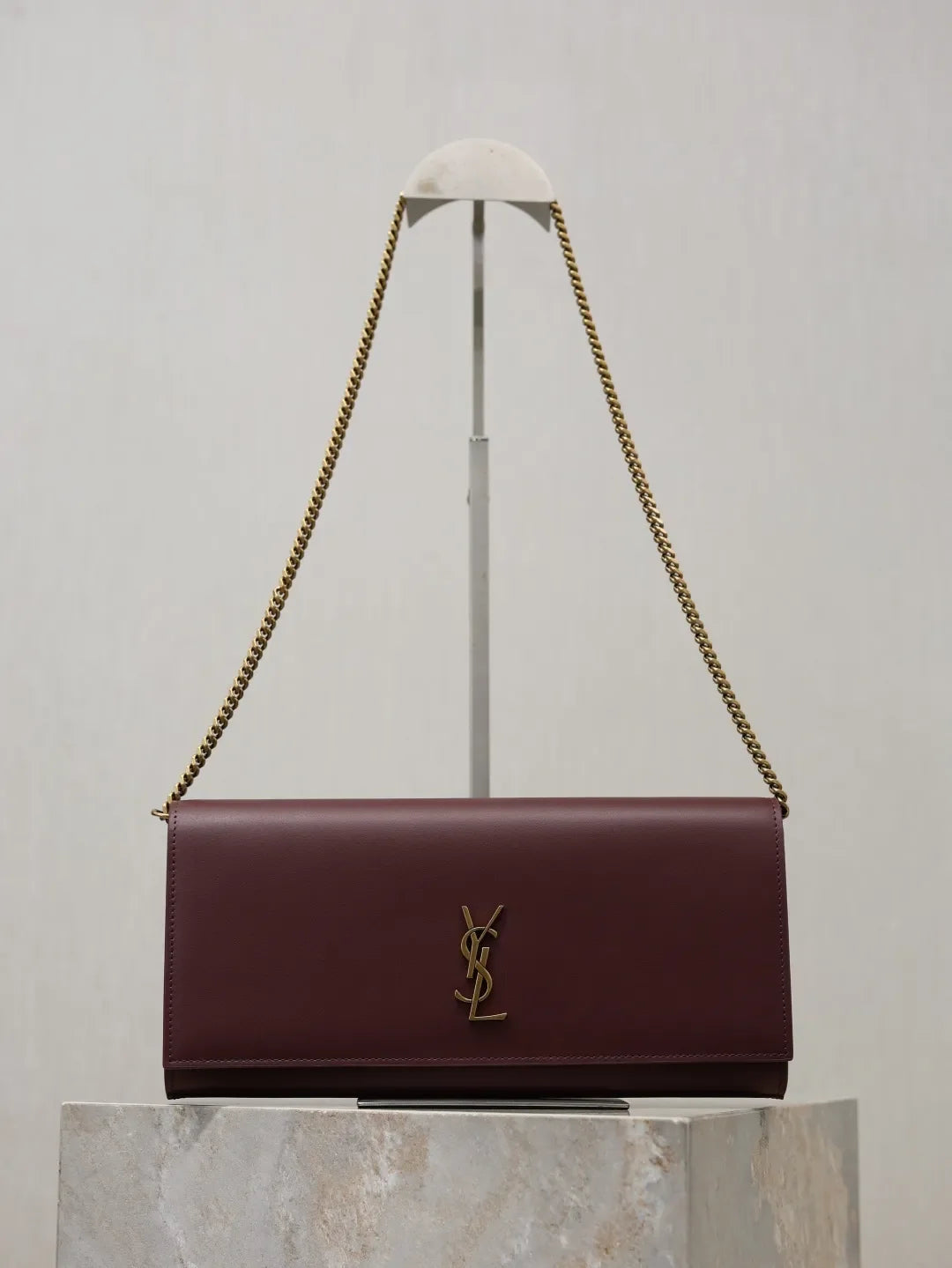 Classic Kate Leather 10.6 in Clutch Bag 306079-1