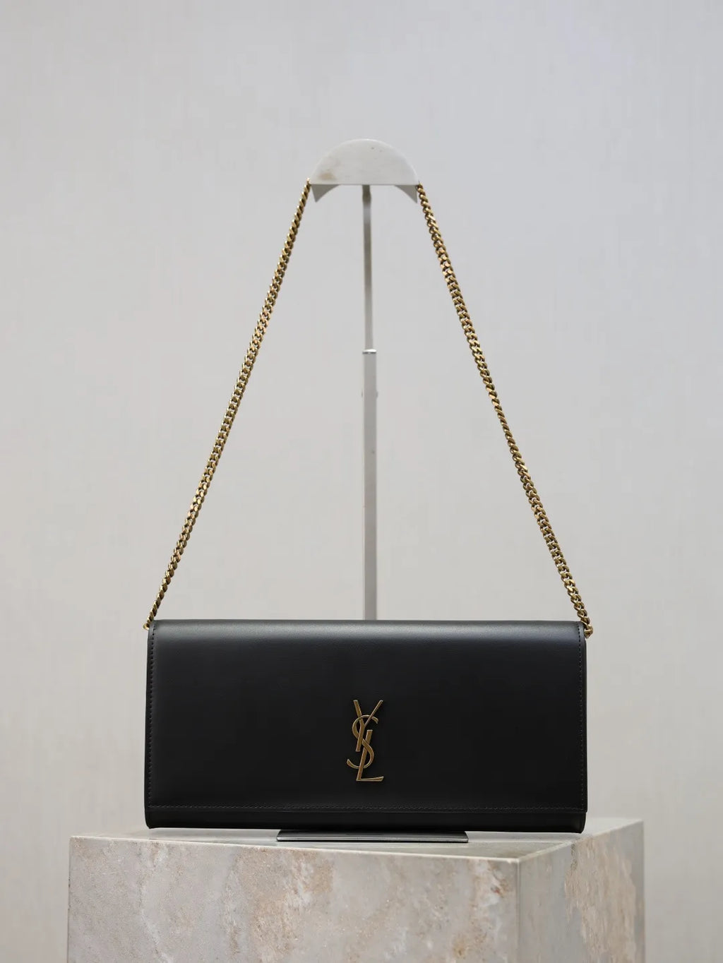 Classic Kate Leather 10.6 in Clutch Bag 306079-1
