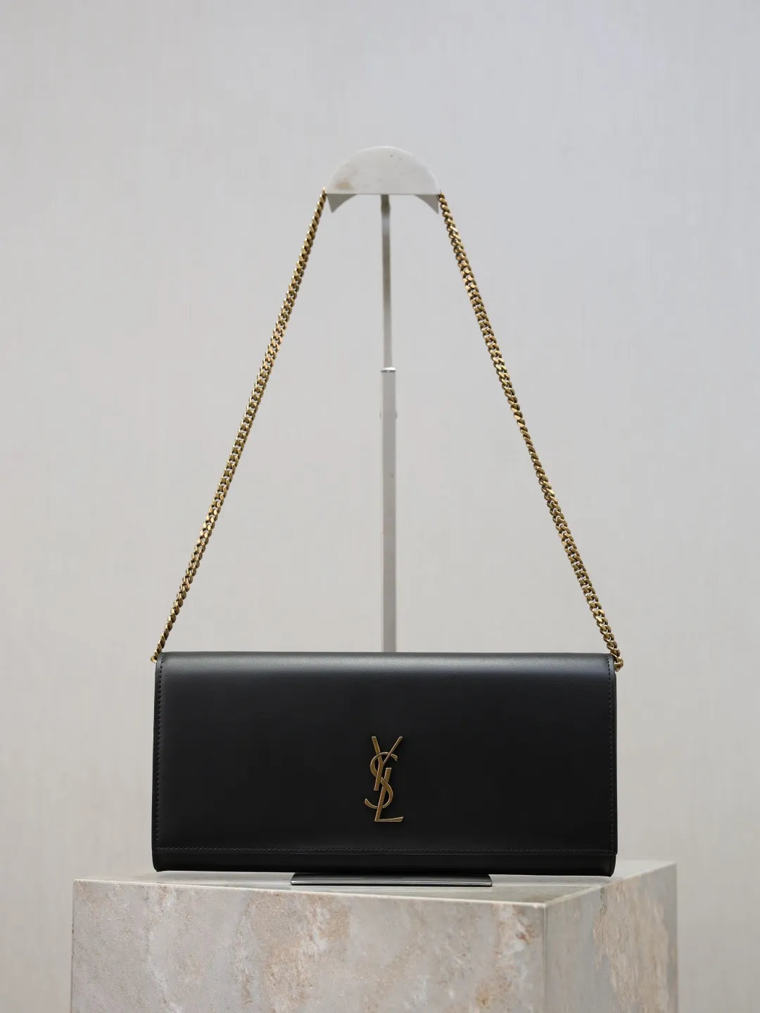 Classic Kate Leather 10.6 in Clutch Bag 306079-1