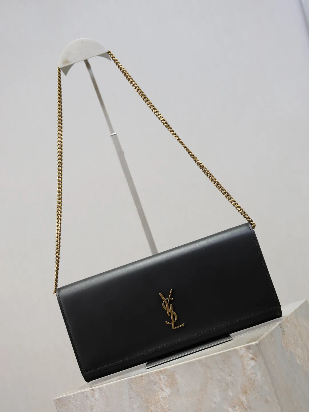 Classic Kate Leather 10.6 in Clutch Bag 306079-1