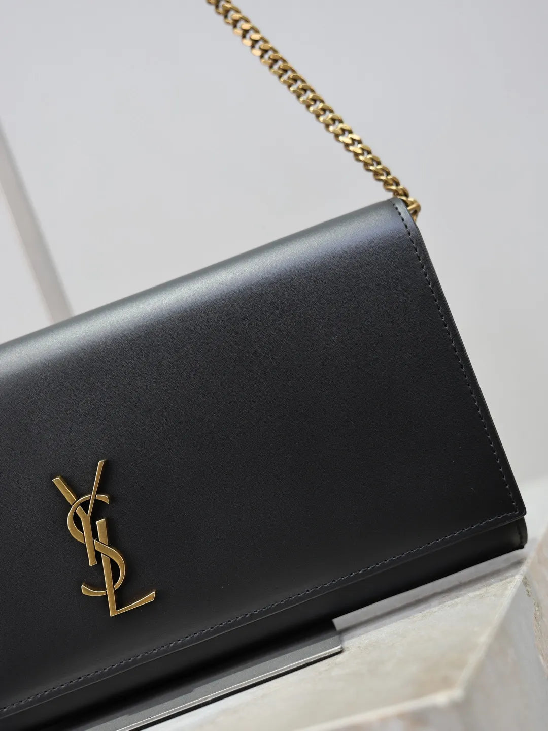 Classic Kate Leather 10.6 in Clutch Bag 306079-1