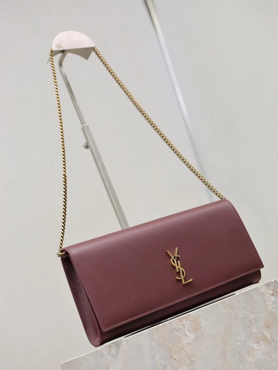 Classic Kate Leather 10.6 in Clutch Bag 306079-1