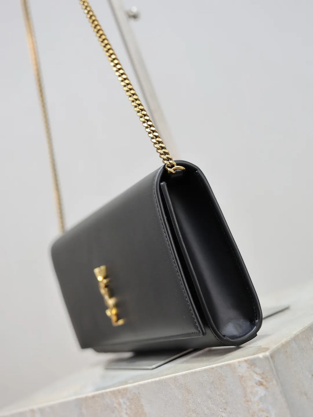 Classic Kate Leather 10.6 in Clutch Bag 306079-1