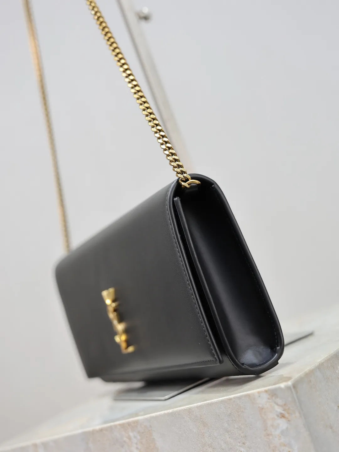 Classic Kate Leather 10.6 in Clutch Bag 306079-1