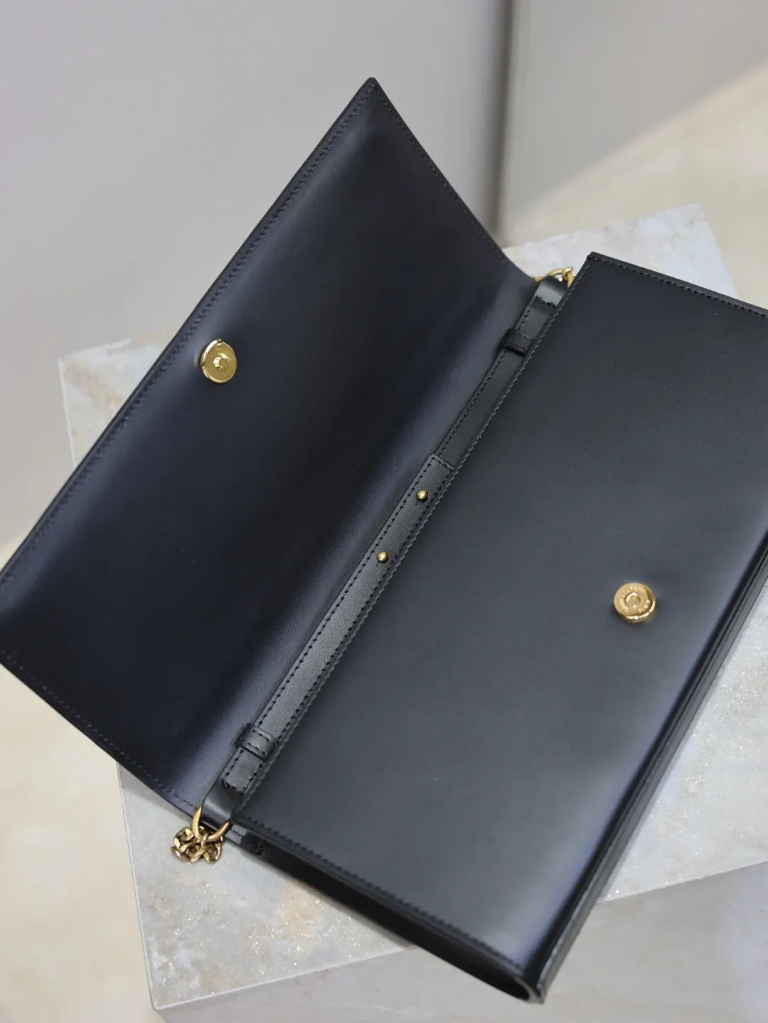 Classic Kate Leather 10.6 in Clutch Bag 306079-1