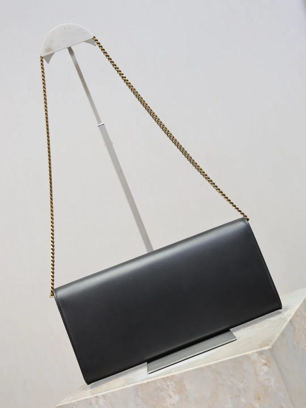 Classic Kate Leather 10.6 in Clutch Bag 306079-1