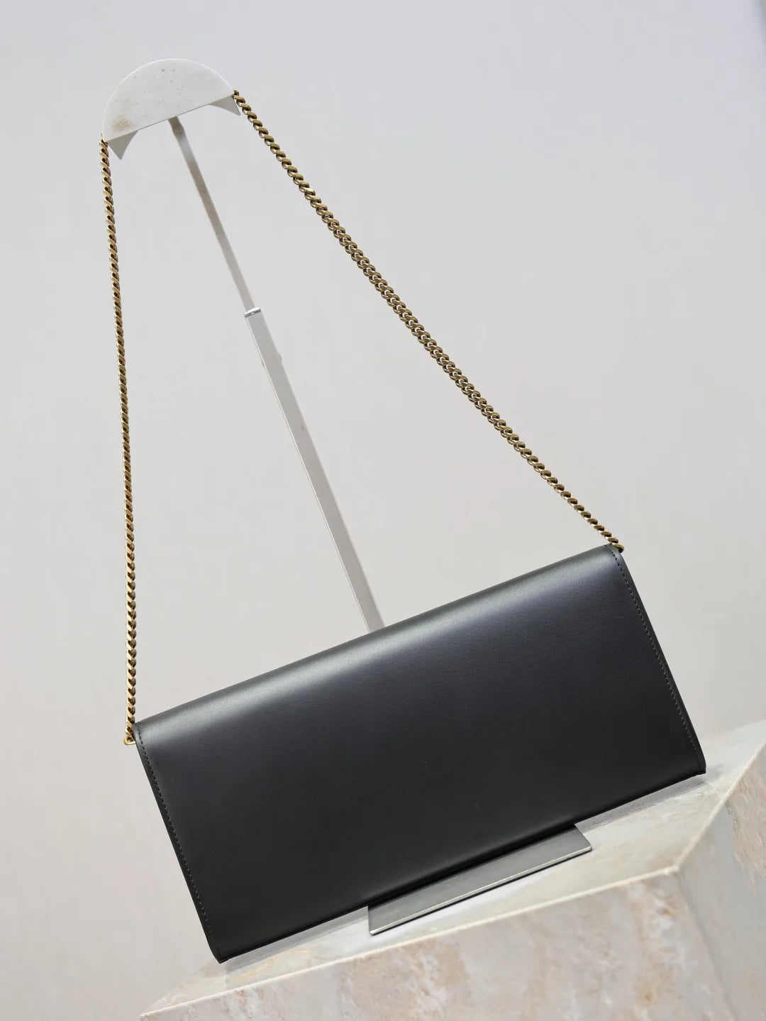 Classic Kate Leather 10.6 in Clutch Bag 306079-1