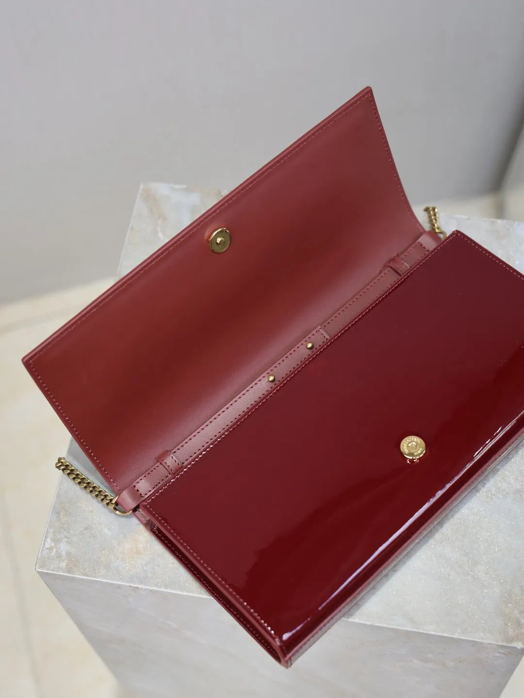 Classic Kate Patent Leather 10.6 in Clutch Bag 306079-1