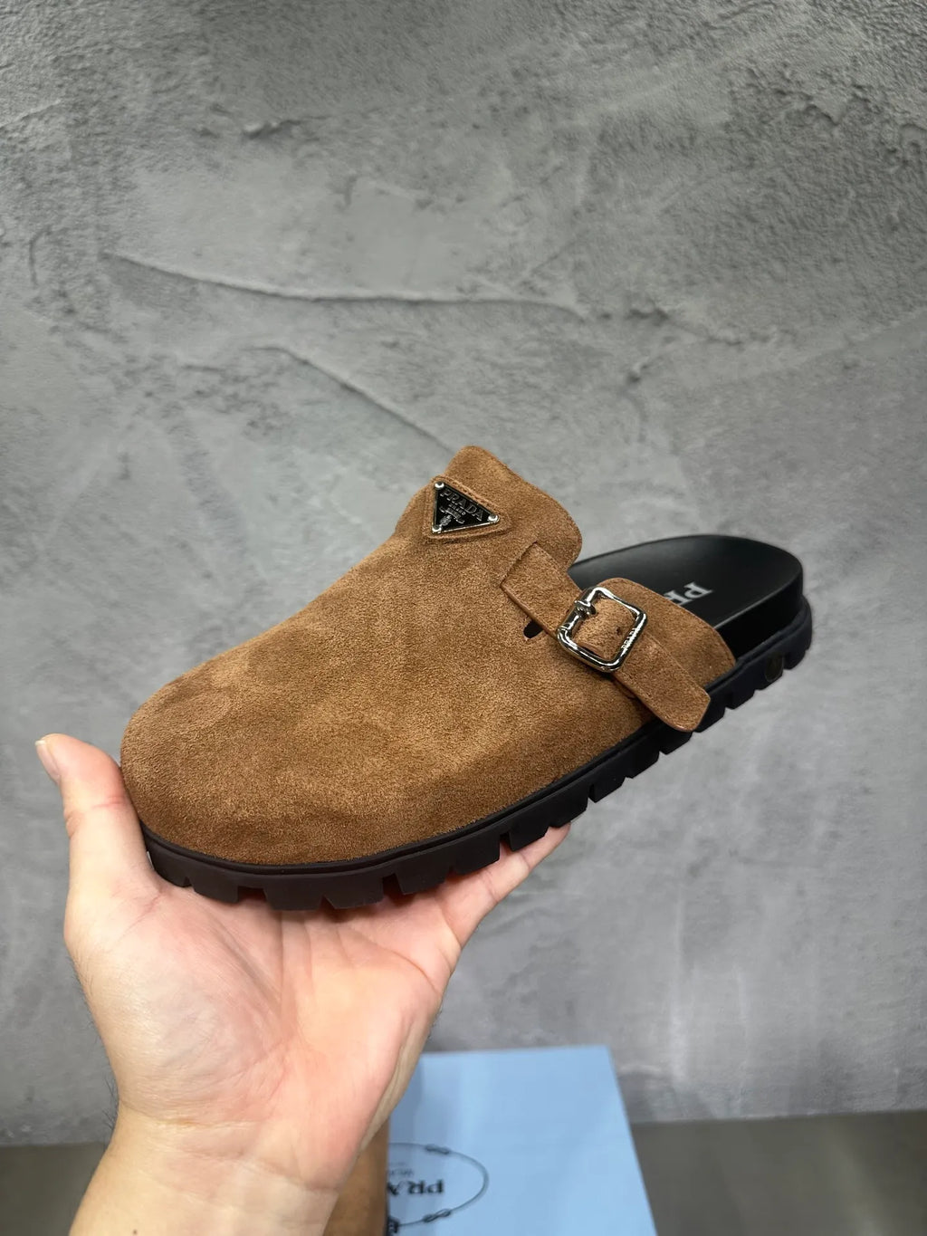 Cowhide Leather Slippers 833587